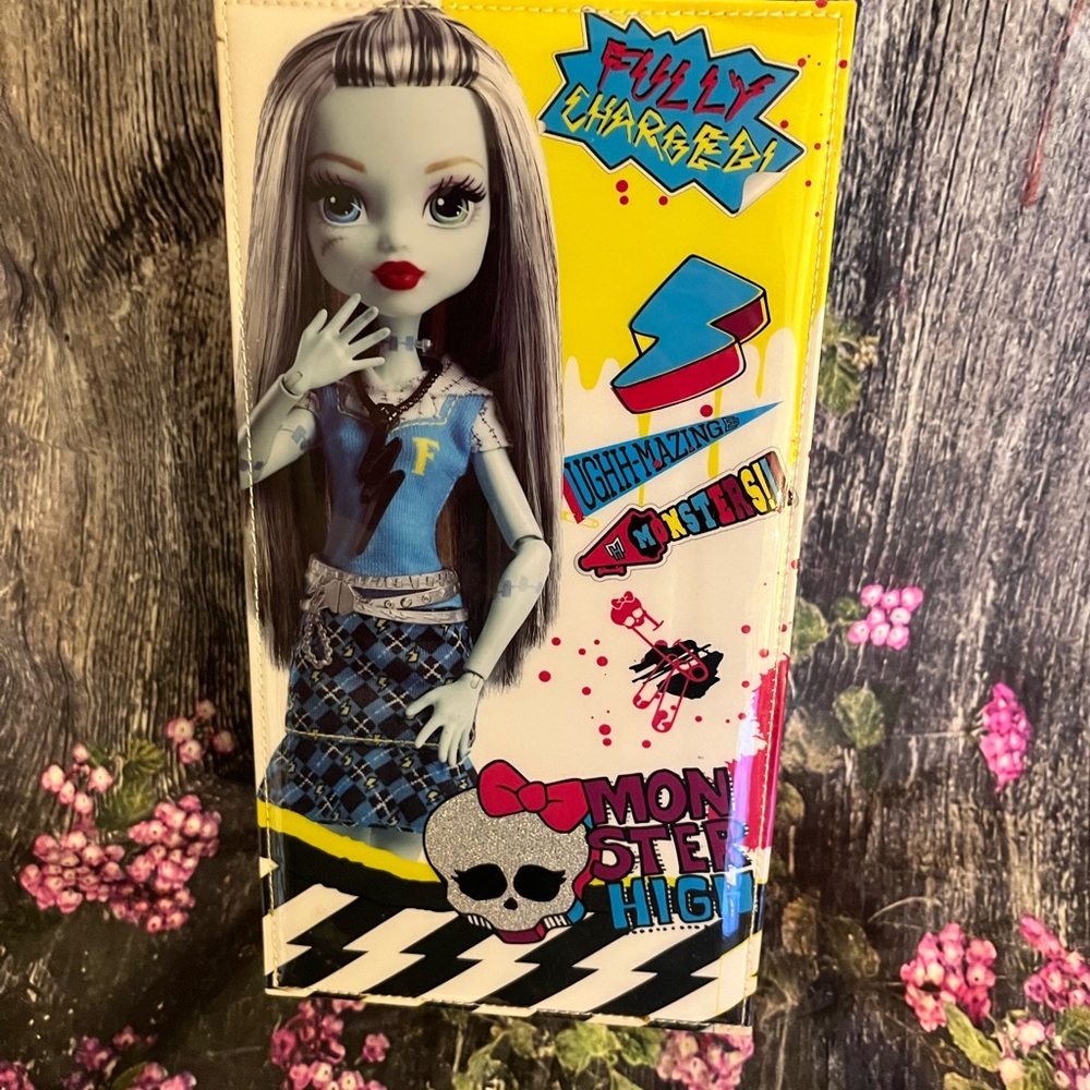 MONSTER HIGH Cool Ghouls Doll Storage  Case Box With Mirror Mattel